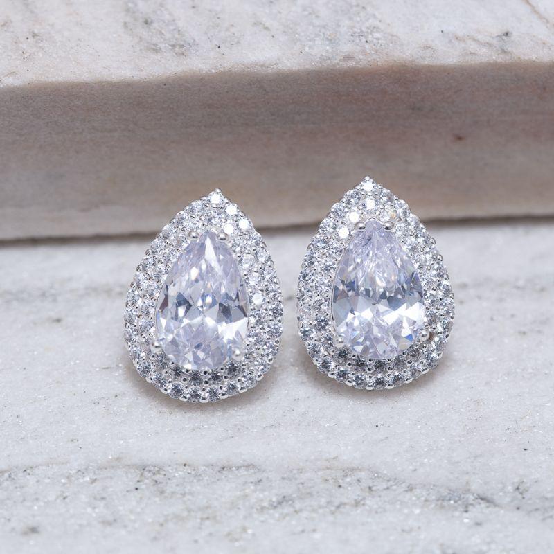 BRINCO GOTA CRAVEJADA CRISTAL BANHO PRATA