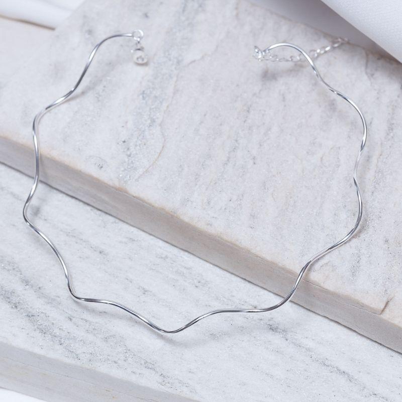 COLAR ARO ONDULADO FINO BANHO PRATA