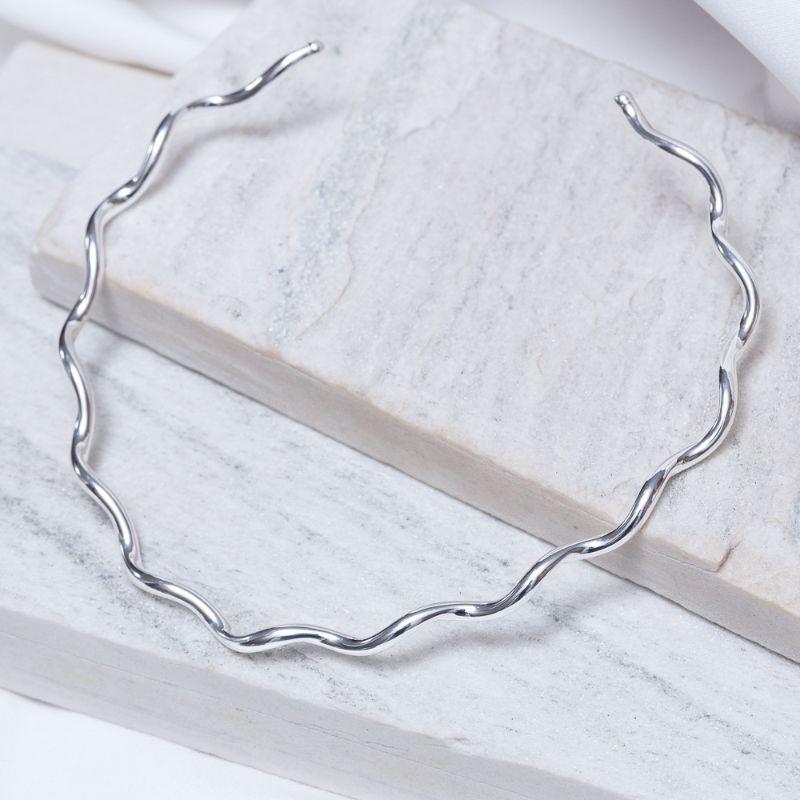 COLAR ARO ONDULADO GROSSO BANHO PRATA