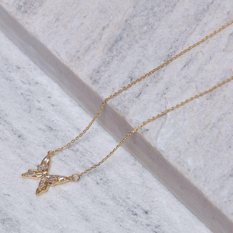 COLAR BORBOLETA COM ZIRCÔNIAS NAVETE BANHO OURO 18K