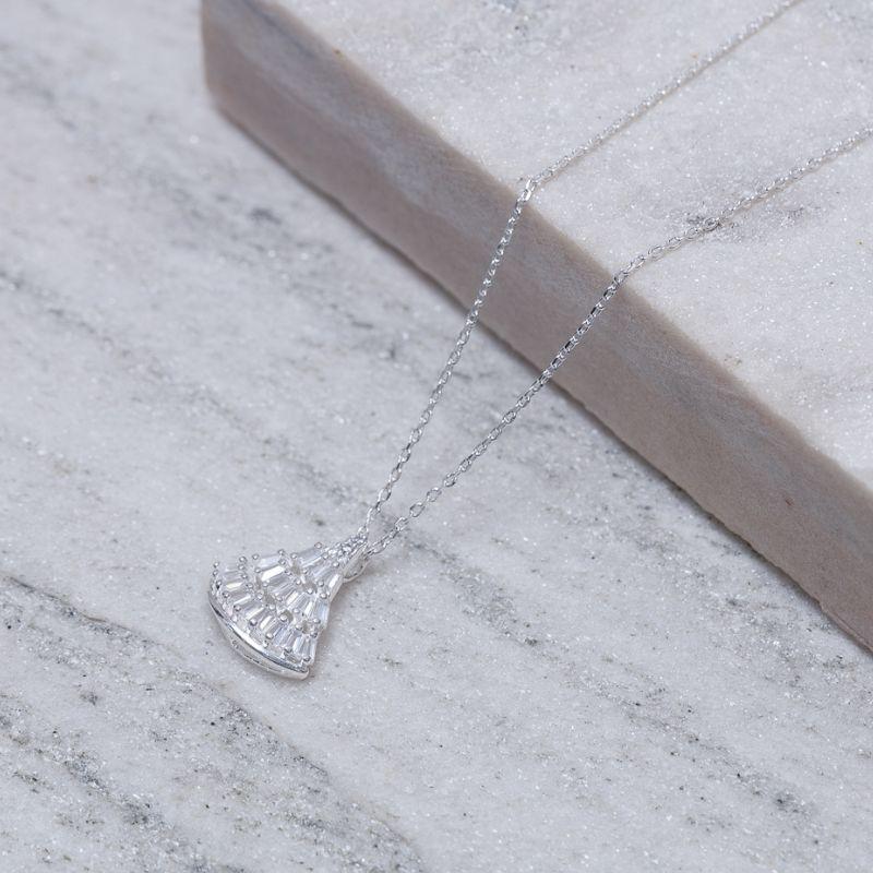 COLAR LEQUE COM ZIRCÔNIAS NAVETES BANHO PRATA