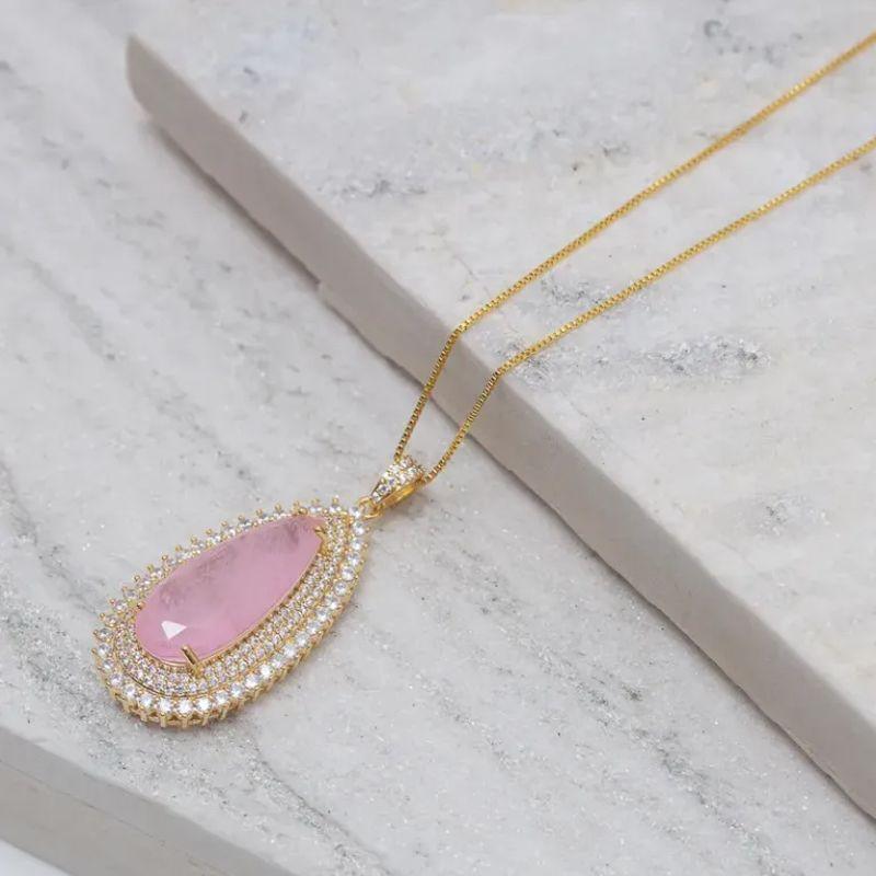 COLAR GOTA COM ZIRCÔNIAS E PEDRA ROSA CLARO G BANHO OURO 18K