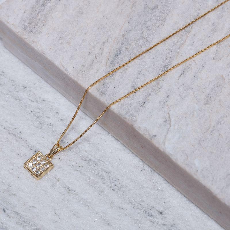 COLAR PINGENTE QUADRADO COM ZIRCÔNIAS BANHO OURO 18K