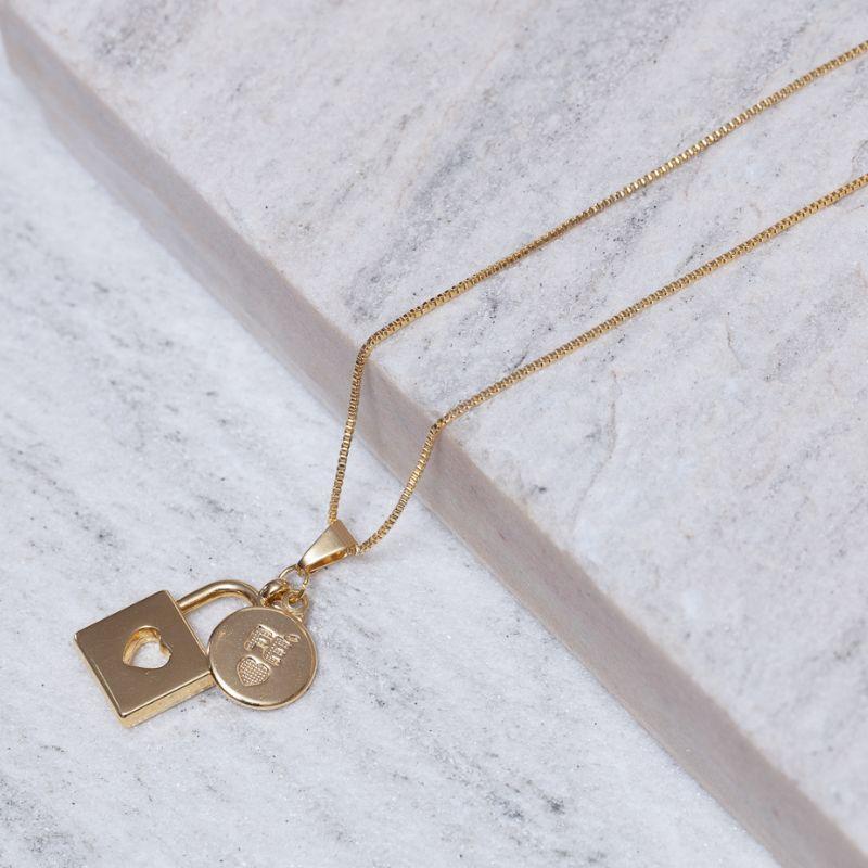 COLAR PINGENTES CADEADO E FÉ BANHO OURO 18K