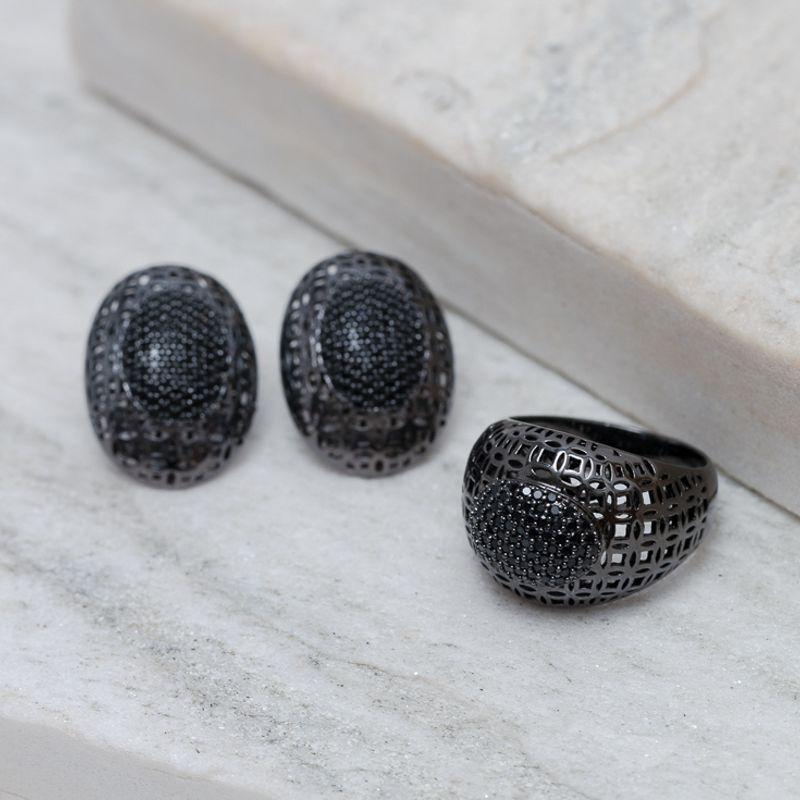 CONJUNTO ANEL E BRINCO CRAVEJADO COM ZIRCÔNIAS NEGRAS BANHO RÓDIO NEGRO