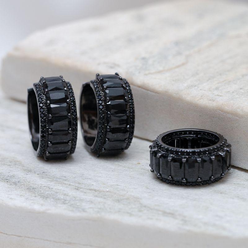 CONJUNTO BRINCO E ANEL COM ZIRCÔNIAS NEGRAS BANHO RÓDIO NEGRO