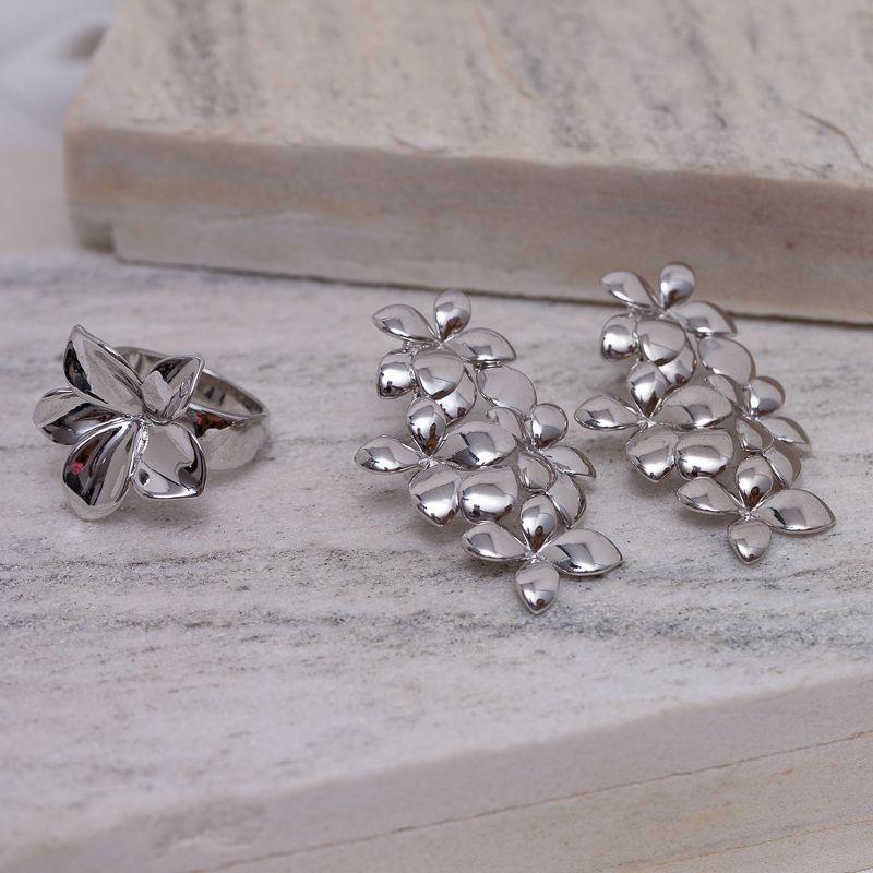 CONJUNTO BRINCO E ANEL FLOR LISOS BANHO RÓDIO BRANCO