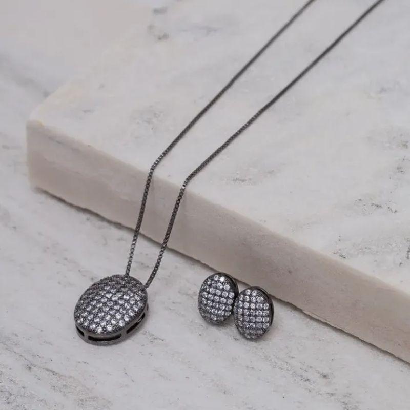 CONJUNTO OVAL COM ZIRCÔNIAS CRISTAIS BANHO RÓDIO NEGRO