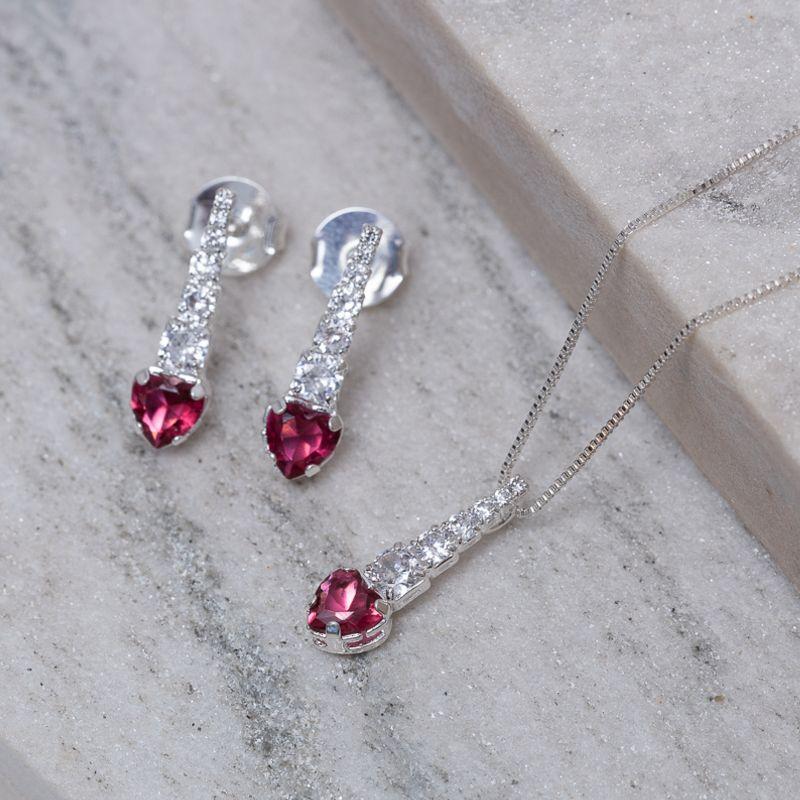 CONJUNTO CORAÇÃO PALITO COM ZIRCÔNIAS E PEDRA VERMELHO RUBI BANHO PRATA