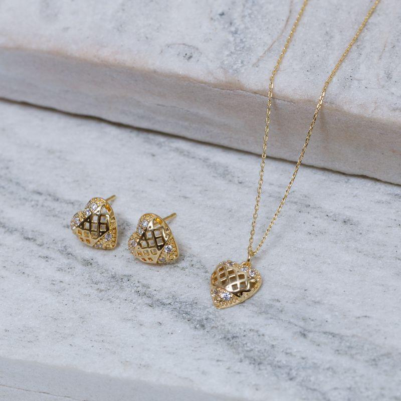 CONJUNTO CORAÇÃO VAZADO CRAVEJADO BANHO OURO 18K