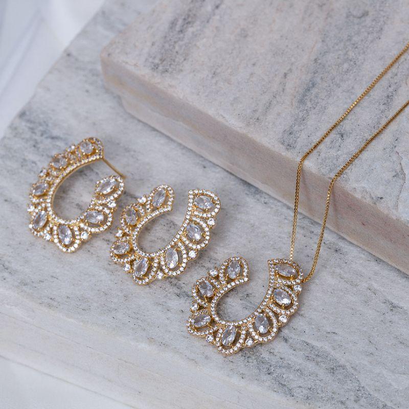 CONJUNTO CRAVEJADO COM ZIRCÔNIAS CRISTAIS BANHO OURO 18K