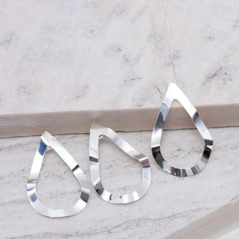 CONJUNTO GOTA GRANDE VAZADA BANHO PRATA