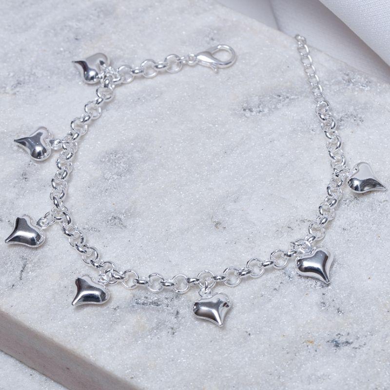 PULSEIRA ELO PORTUGUÊS COM PINGENTES CORAÇÃO BANHO PRATA