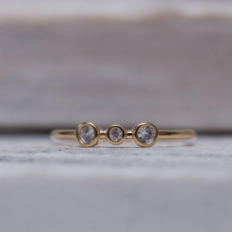 ANEL TRÊS BOLINHAS CRISTAIS BANHO OURO 18K