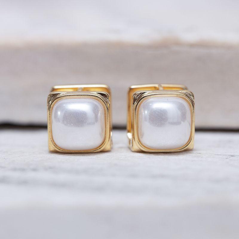BRINCO ARGOLA QUADRADA COM PÉROLA BANHO OURO 18K
