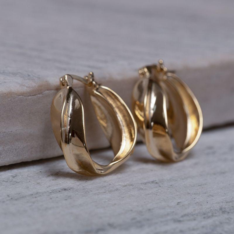BRINCO ARGOLA TRABALHADA FECHO JOIA BANHO OURO 18K
