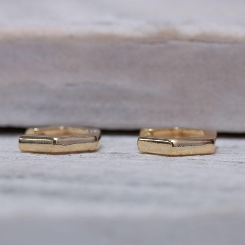 BRINCO ARGOLINHA HEXAGONAL LISA BANHO OURO 18K