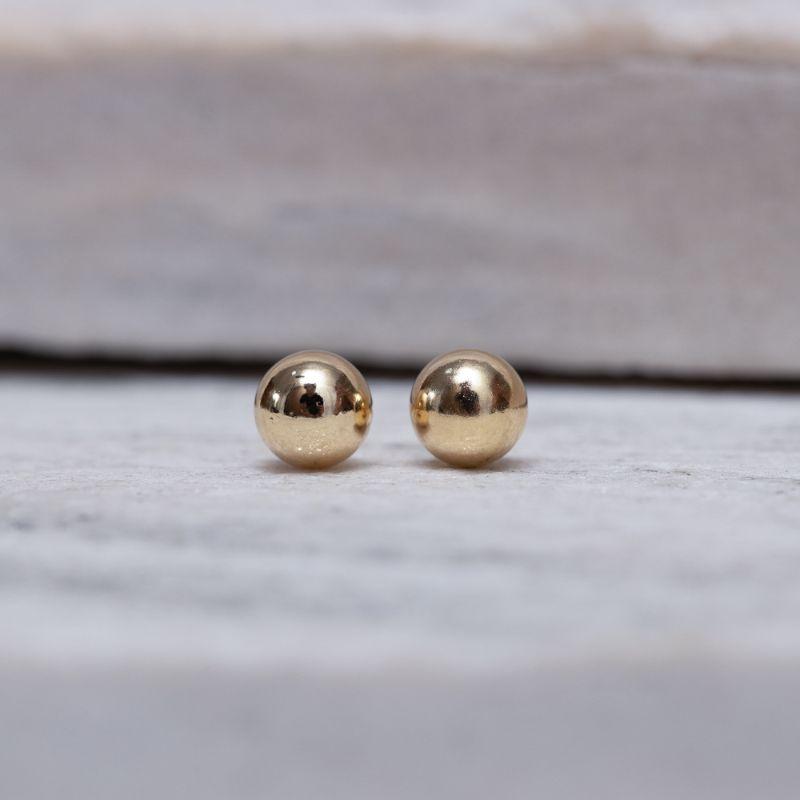 BRINCO BOLINHA LISA P BANHO OURO 18K