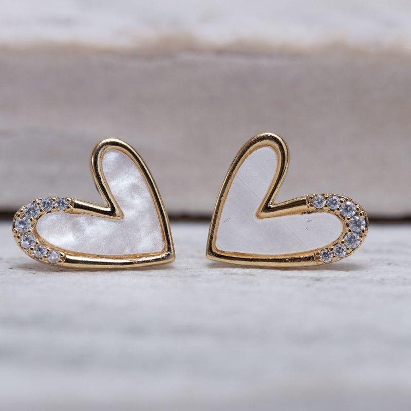 BRINCO CORAÇÃO COM MADRE PÉROLA BANHO OURO 18K