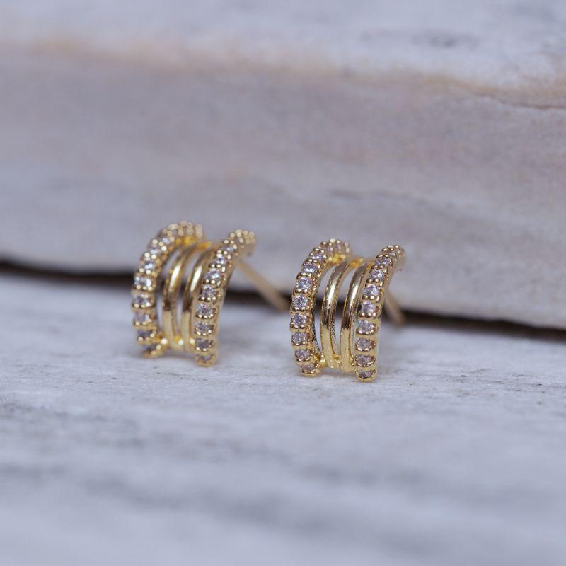 BRINCO MEIA ARGOLA CRAVEJADA BANHO OURO 18K