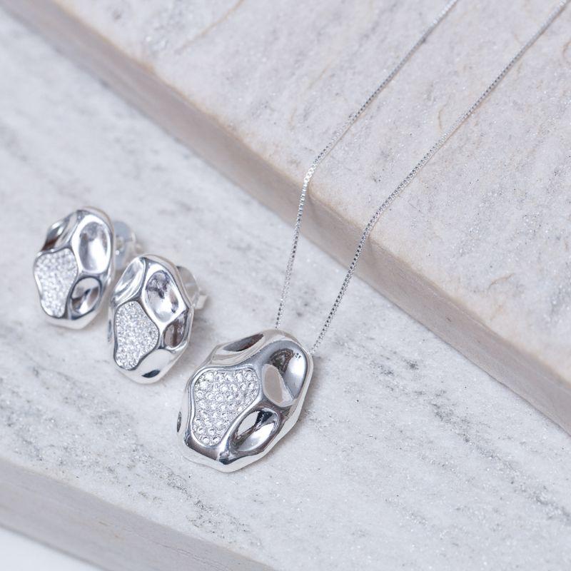 CONJUNTO ORGÂNICO COM ZIRCÔNIAS BANHO PRATA