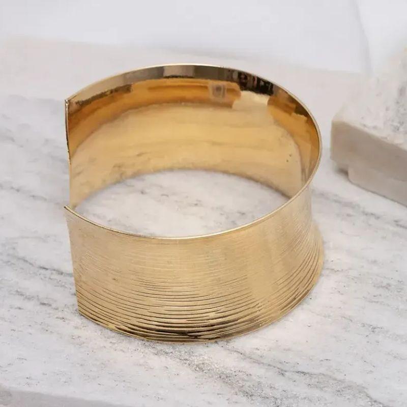 BRACELETE LARGO RISCADO BANHO OURO 18K