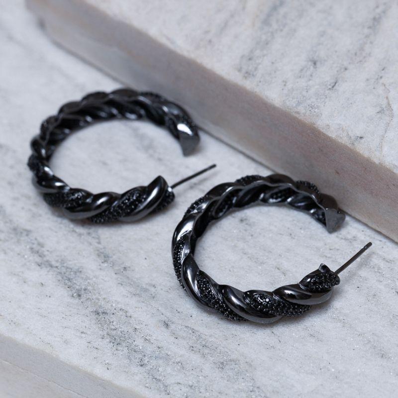 BRINCO ARGOLA COM ZIRCÔNIAS NEGRAS BANHO RÓDIO NEGRO