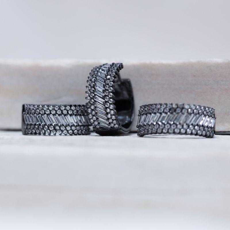 CONJUNTO ANEL E BRINCO CRAVEJADO COM ZIRCÔNIAS NAVETE CRISTAIS BANHO RÓDIO NEGRO
