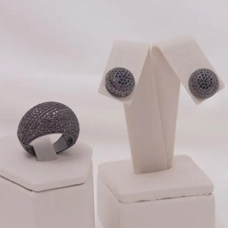 CONJUNTO BRINCO E ANEL CRAVEJADOS COM ZIRCÔNIAS BANHO RÓDIO NEGRO