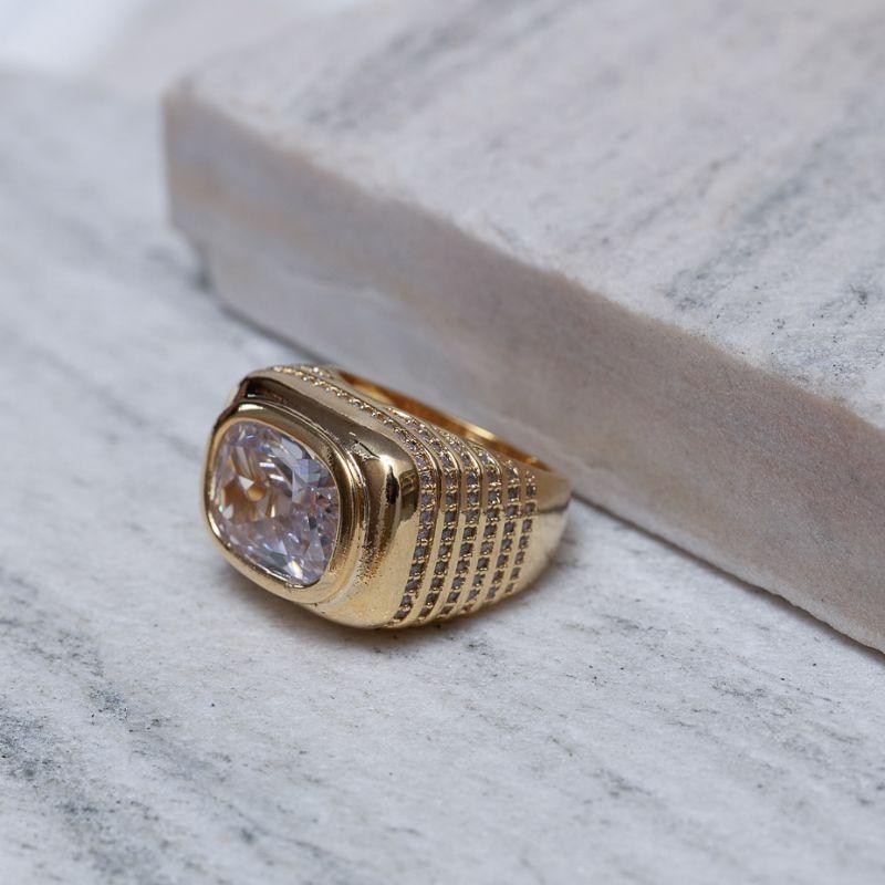 ANEL CRAVEJADO E COM PEDRA CRISTAL BANHO OURO 18K