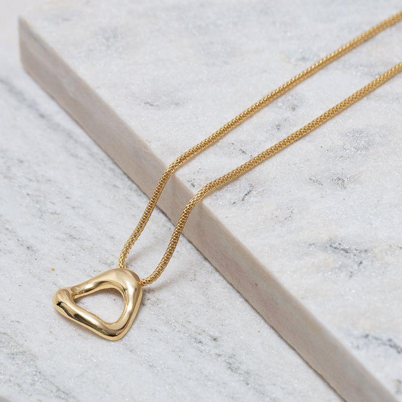 COLAR OCO ARAMADO COM PINGENTE ORGÂNICO BANHO OURO 18K