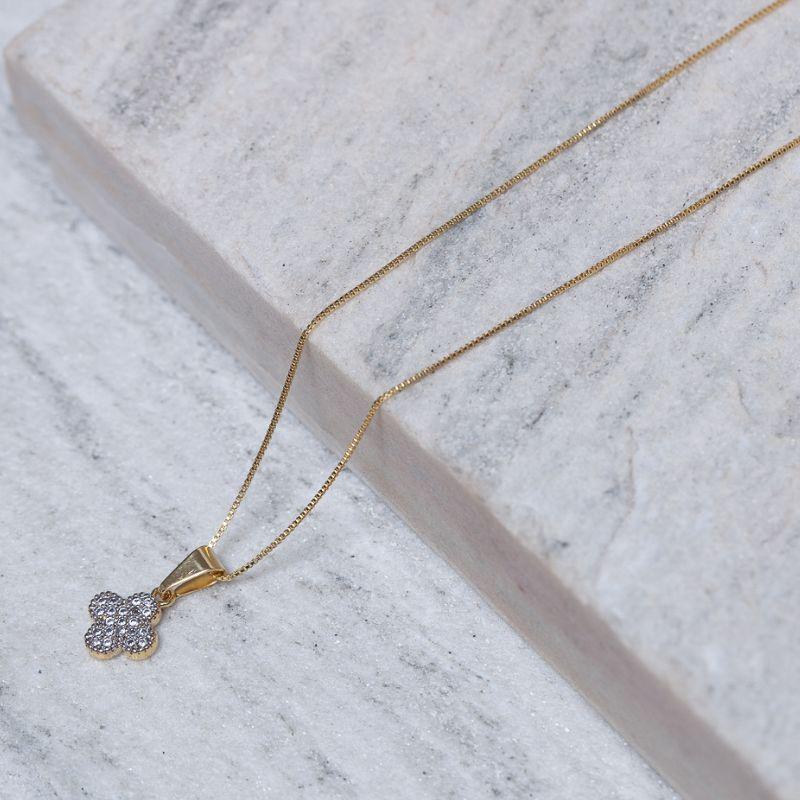COLAR TREVO CRAVEJADO BANHO OURO 18K