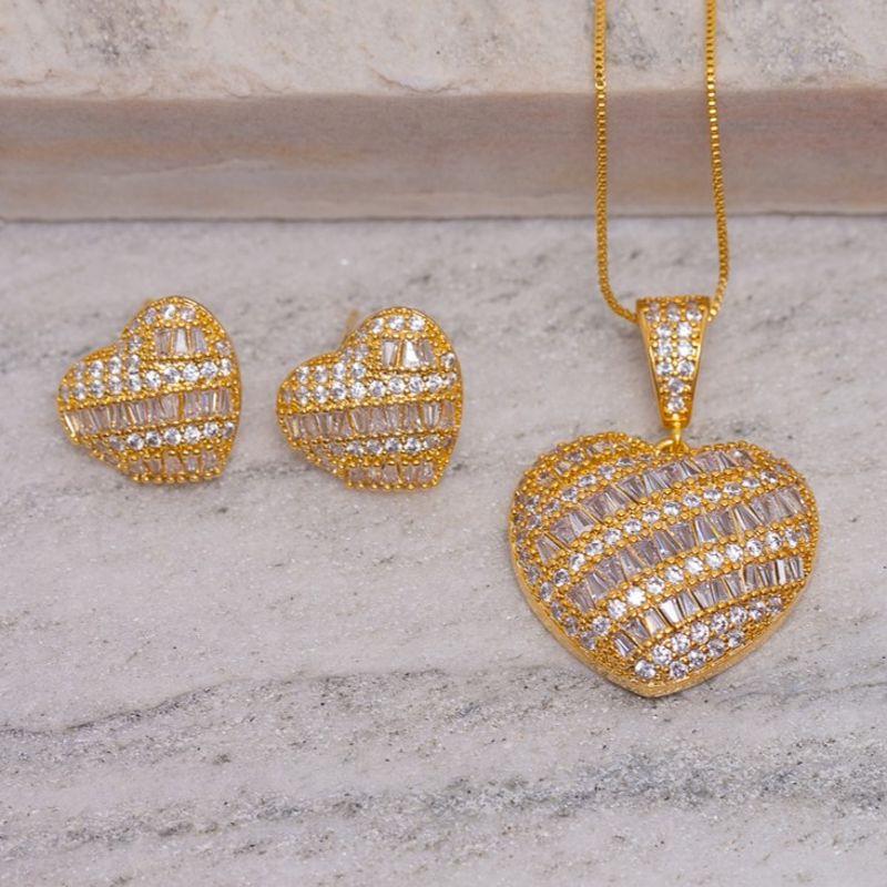 CONJUNTO CORAÇÃO COM ZIRCÔNIAS NAVETE CRISTAIS BANHO OURO 18K