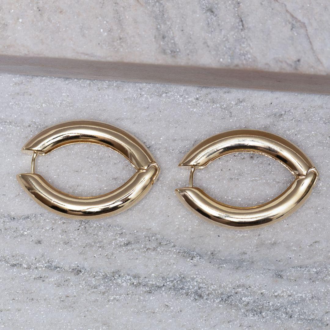 BRINCO ARGOLA OVAL LARGA BANHO OURO 18K