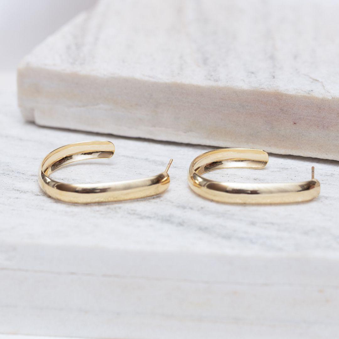 BRINCO ARGOLA OVAL LISA BANHO  OURO 18K