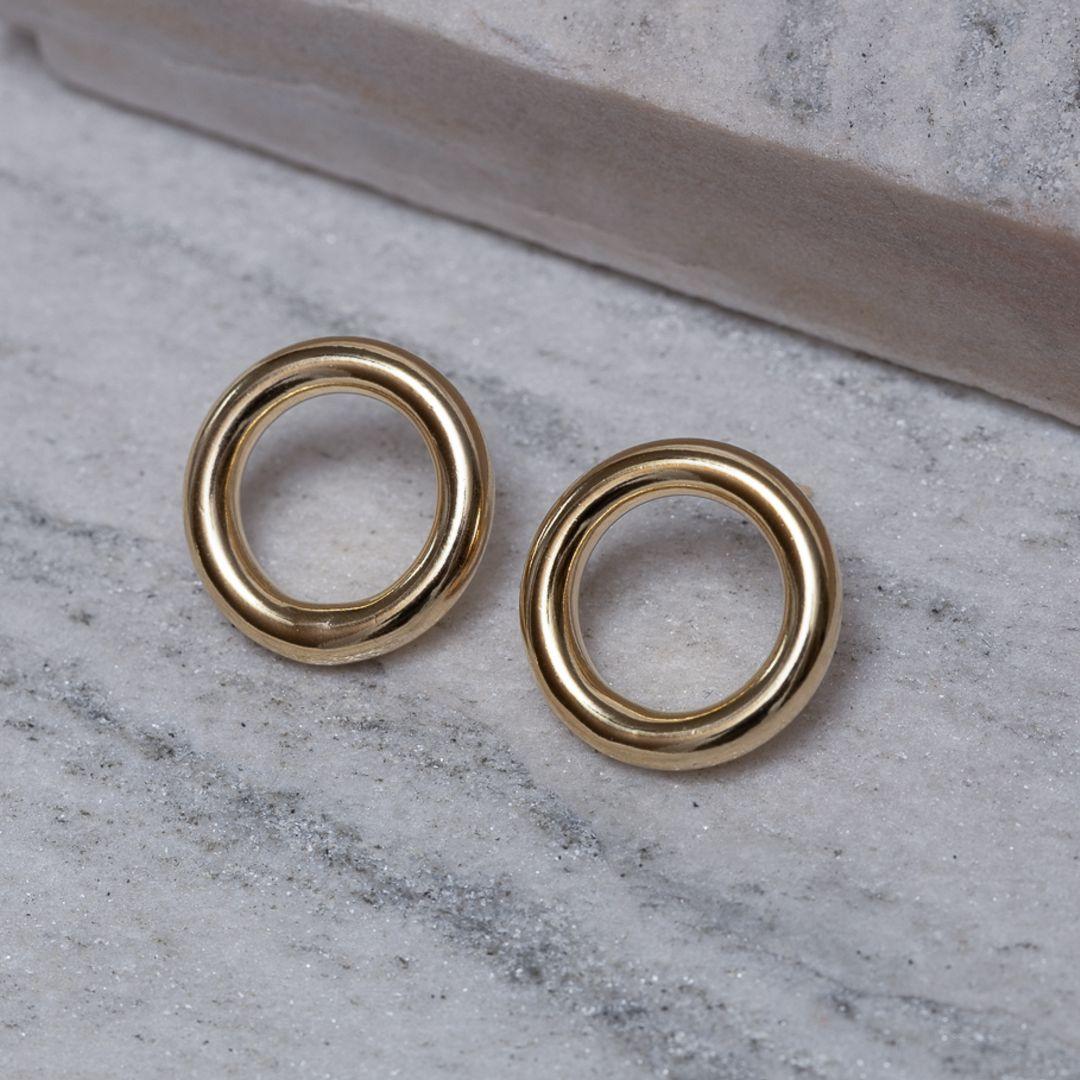 BRINCO CÍRCULO GROSSO VAZADO BANHO OURO 18K