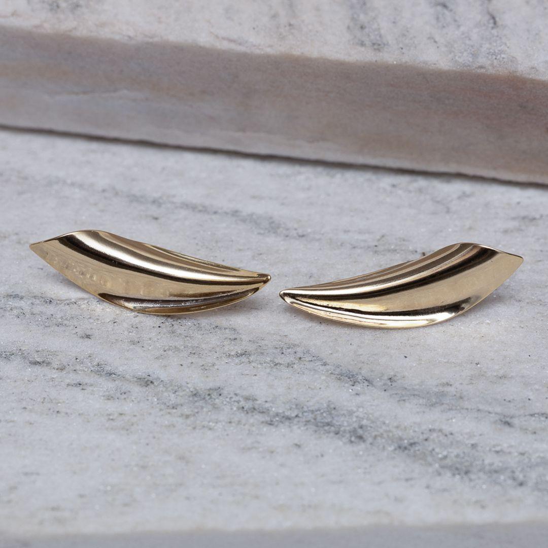 BRINCO FOLHA TUBULAR ORGÂNICA BANHO OURO 18K