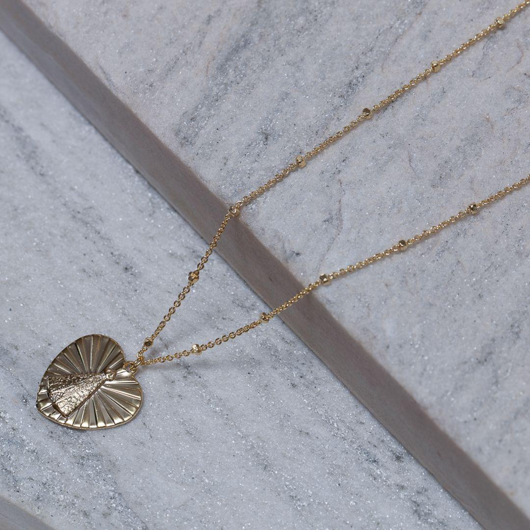 COLAR CORAÇÃO COM NOSSA SENHORA BANHO OURO 18K