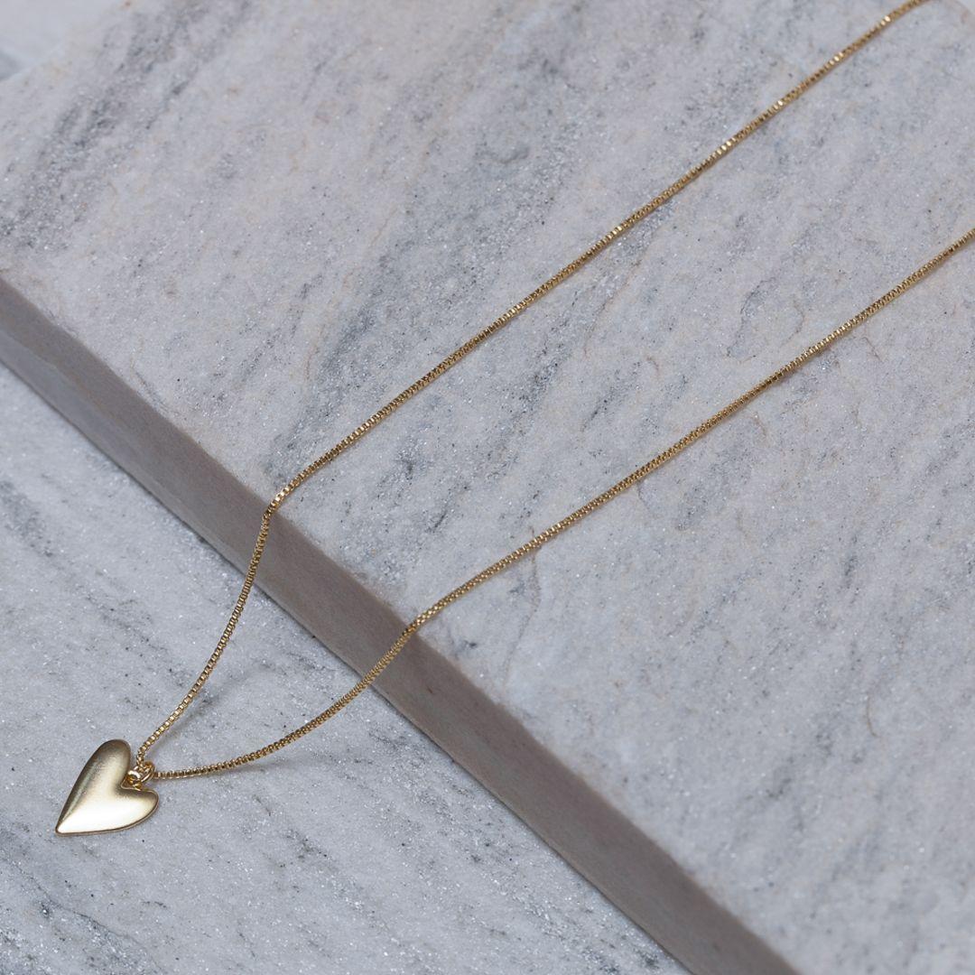 COLAR CORAÇÃO LISO BANHO OURO 18K