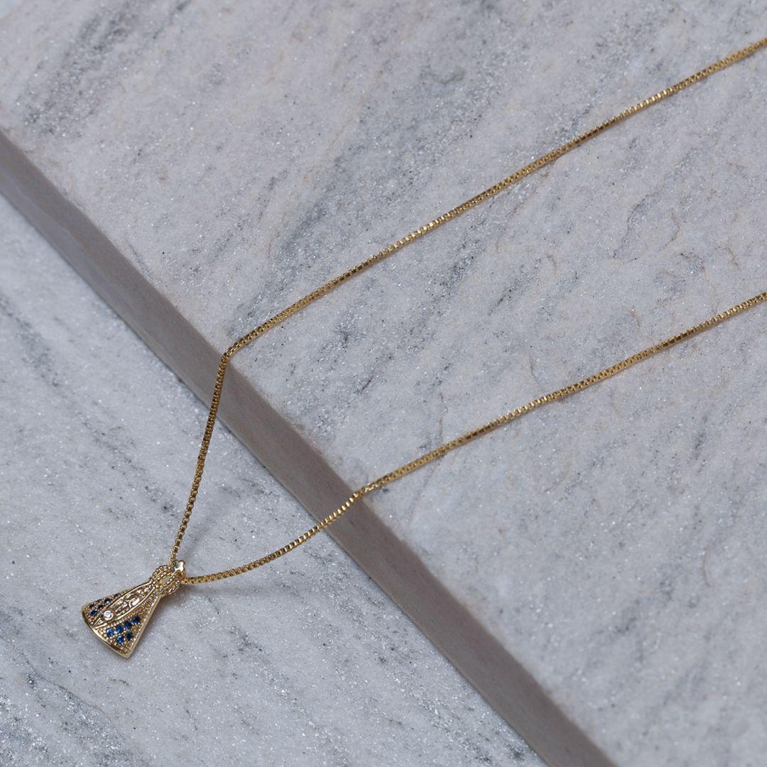 COLAR NOSSA SENHORA M MANTO AZUL BANHO OURO 18K